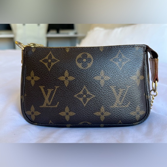 Authentic Louis Vuitton Monogram Mini Pochette - Picture 2 of 9